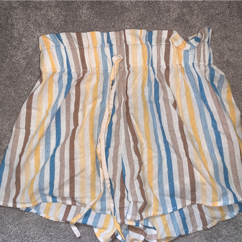 Cute paper bag shorts. Perfect for summer!